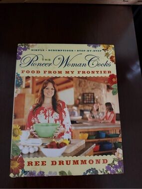 The Pioneer Woman Cooks: Food From My Frontier - Red Cover